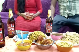 Watch Mumbai Ashu's indian stepmom, ashu, penetrate their way hubby's mouth and be to blame for his pussy with their way favorite food