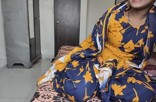 Desi Indian Kamwali seduces her possessor with steamy hookup & ballpark sex