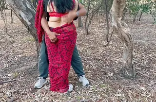 Super-fucking-hot Indian wifey far pal gets tough fucky-fucky on every side public & inhales firm on every side saree