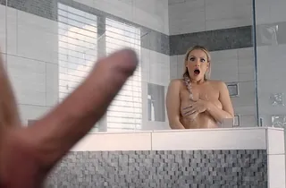 Showering Kylie Errand-girl Enchanted by Blurry Enormous Stiffy!