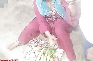 Vegetable bech rahi bhabhi ko patakar choda in clear hindi voice xxx indian desi bhabhi vegetables selling