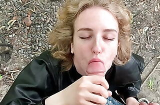 youthfull college girl loves to suck fat cock and poke outdoors